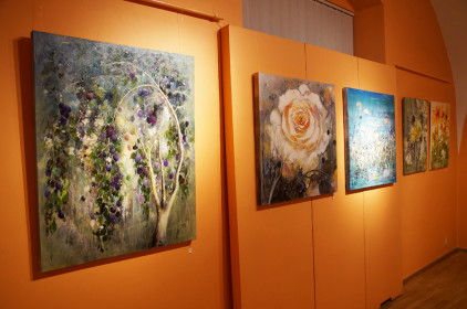 Fragment ekspozycji "Fantastyczny świat kwiatów i kolorów"
